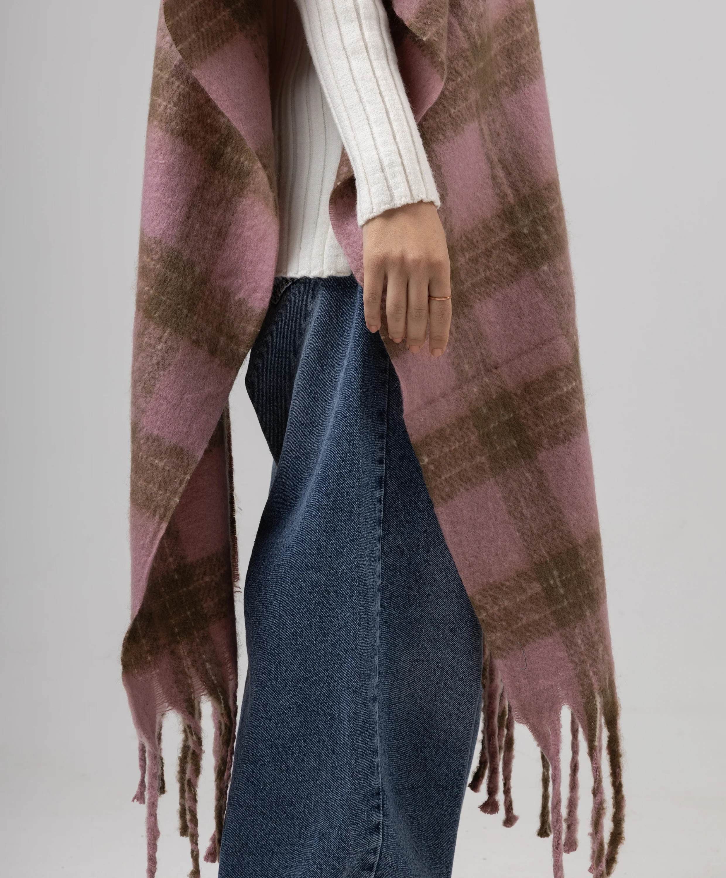 Cozy Plaid Winter Shawl - Image 2
