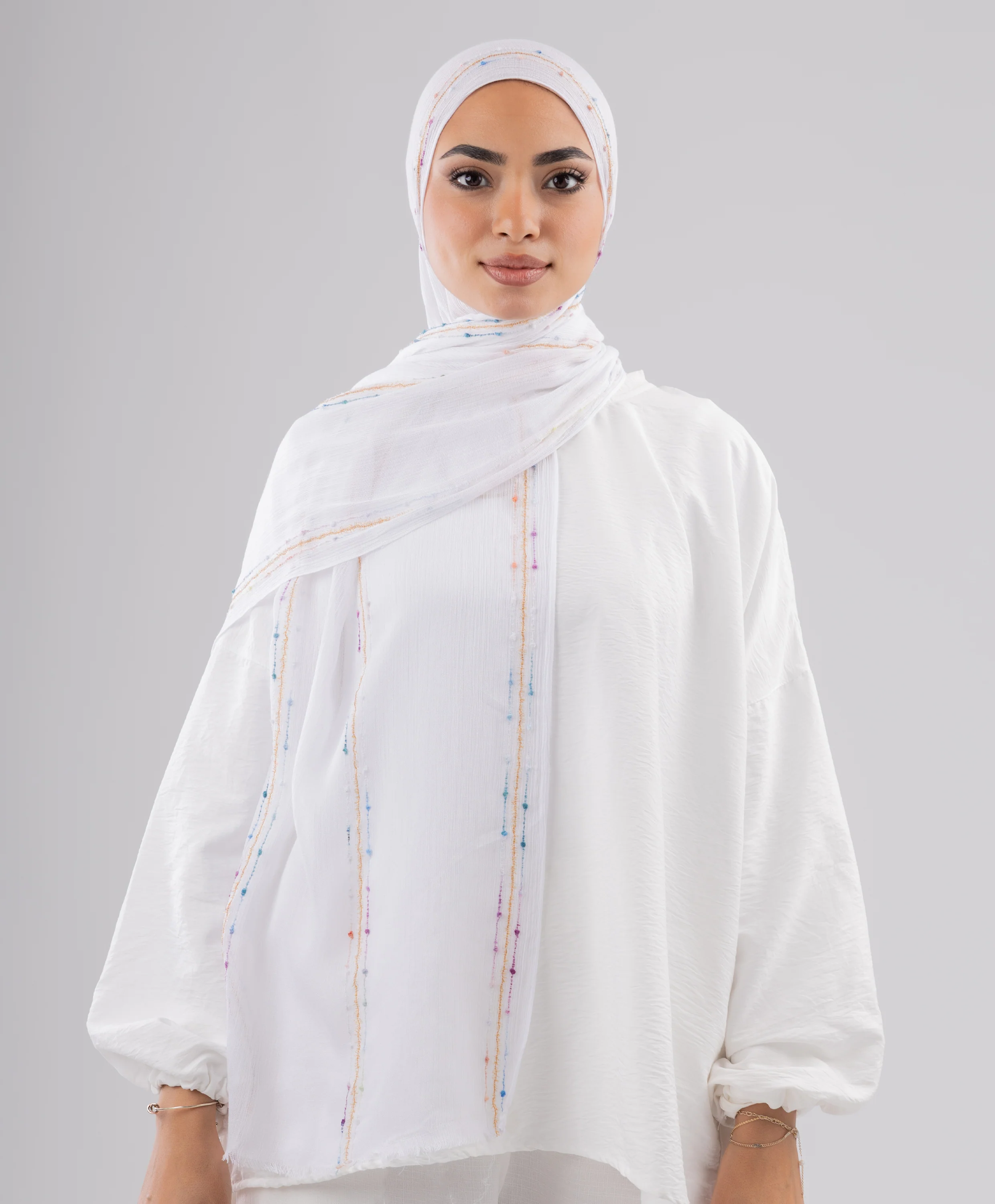 Embroidered Linen Scarf - Image 4