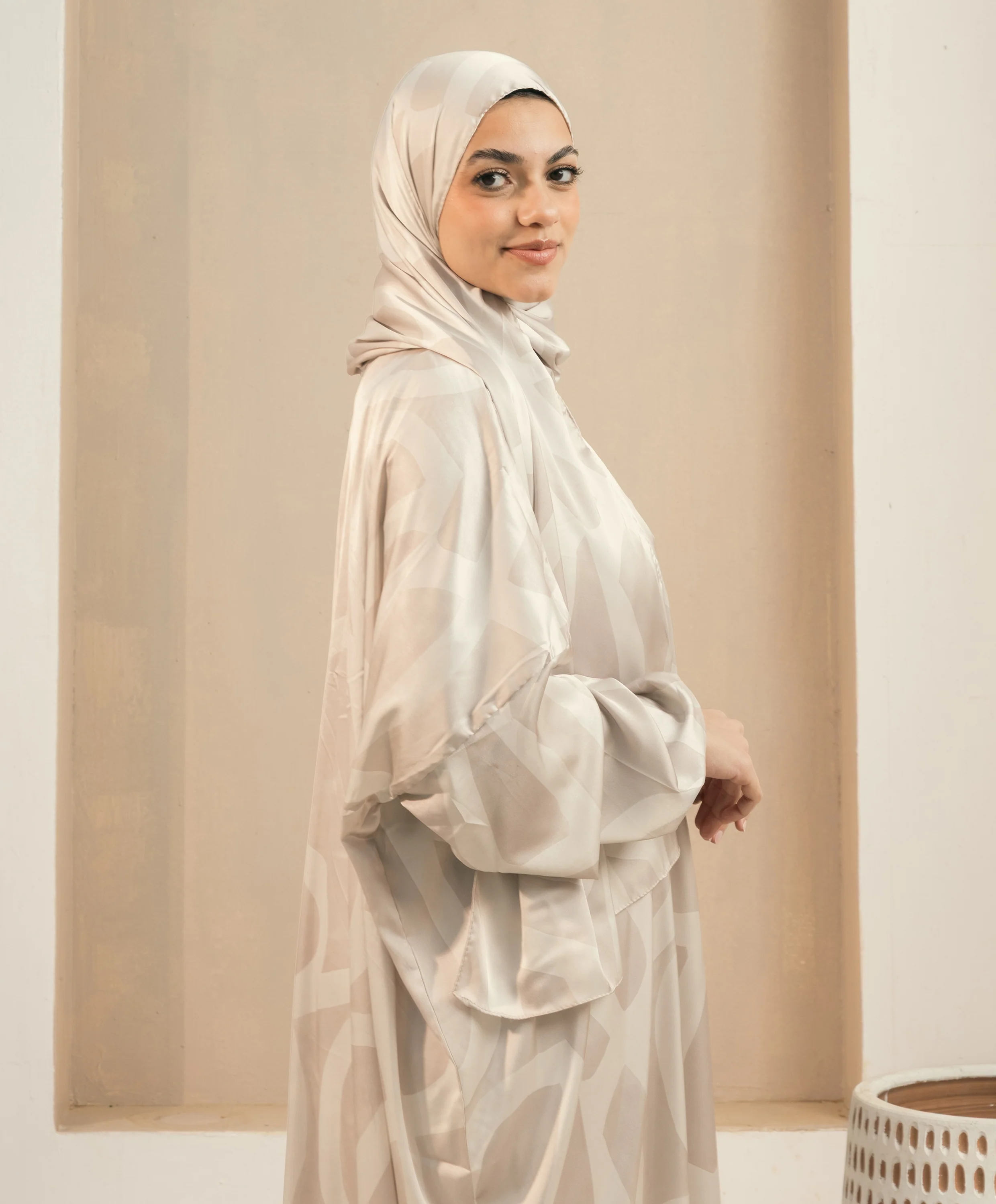 Lily Satin Isdal - Image 2