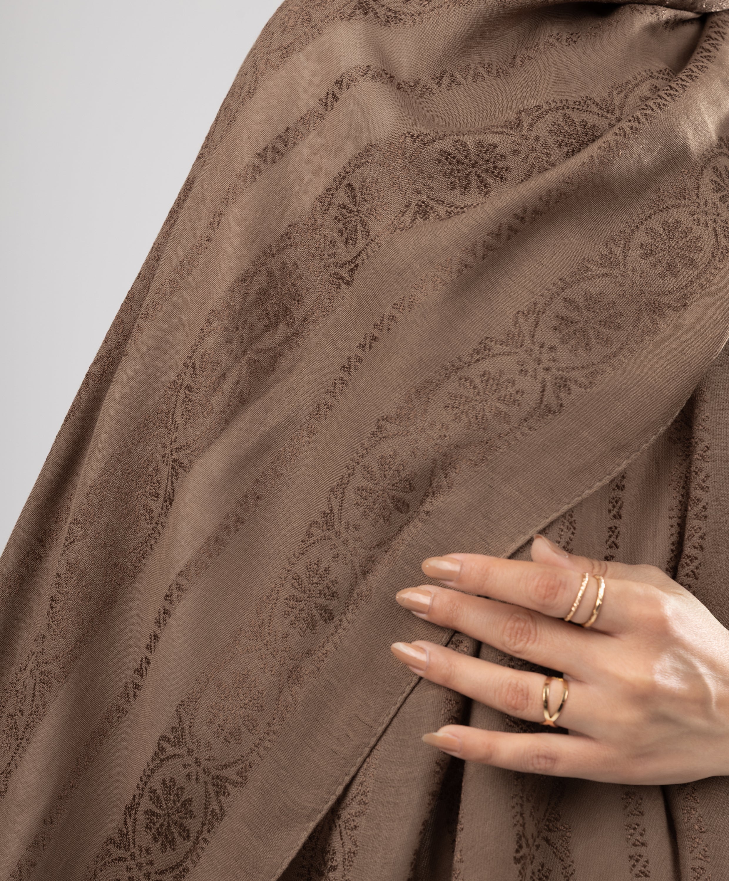 Majestic Linen Scarf - Image 2