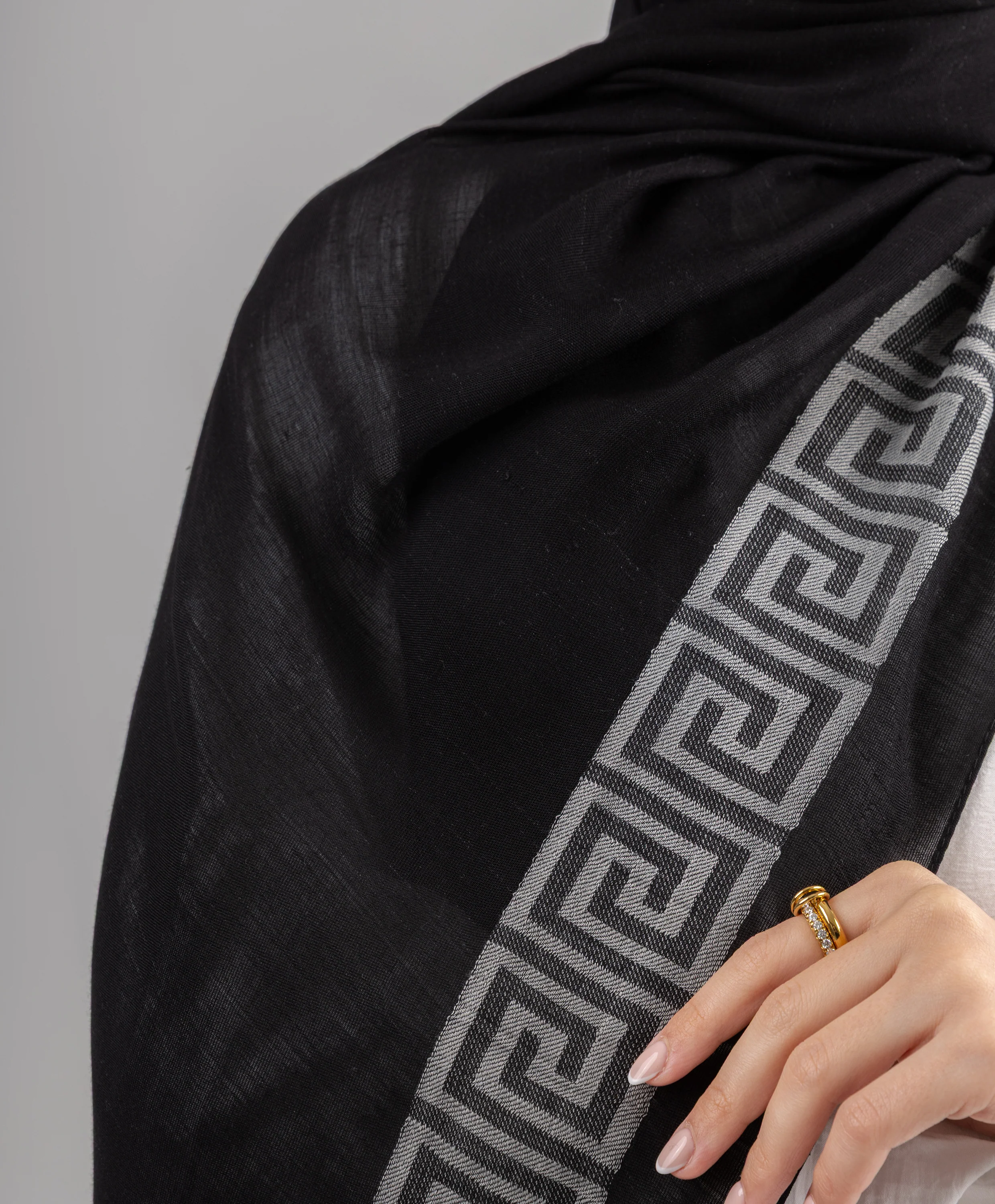 Meander Majesty Linen Scarf