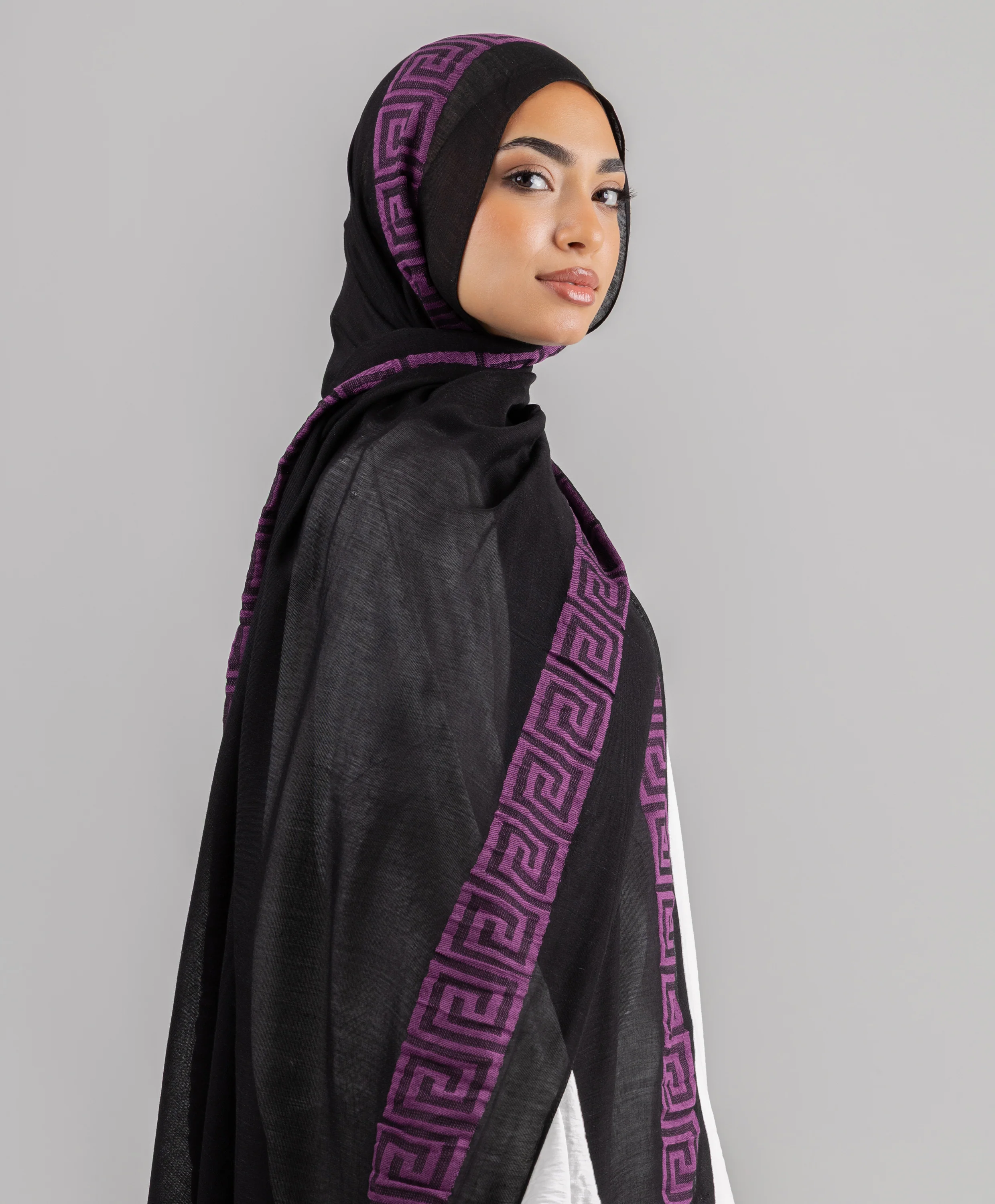 Meander Majesty Linen Scarf - Image 2