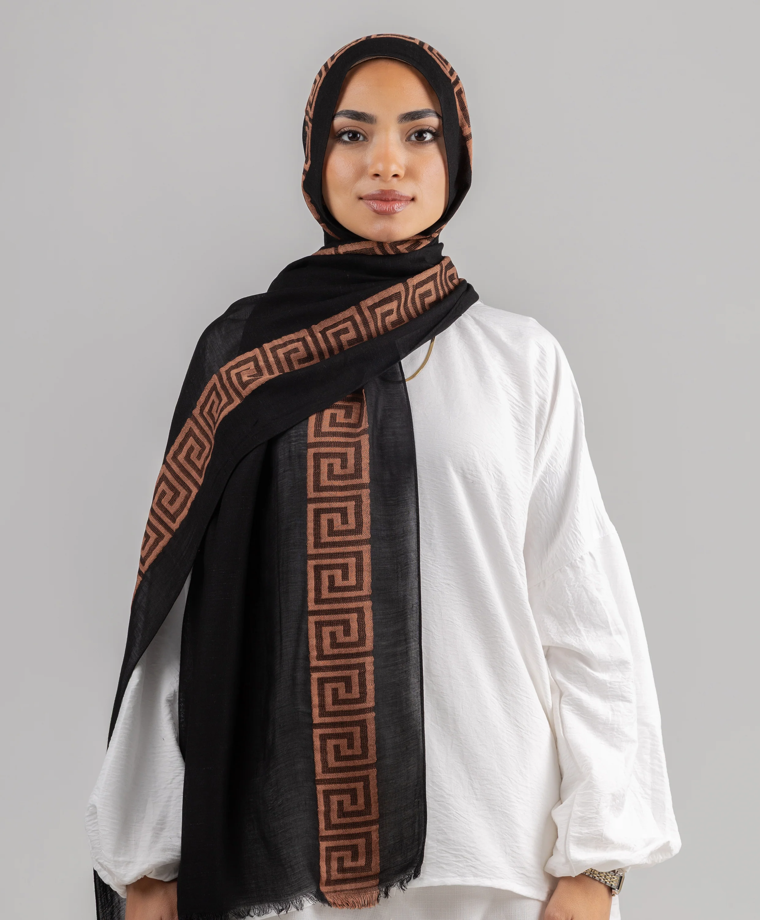 Meander Majesty Linen Scarf - Image 5