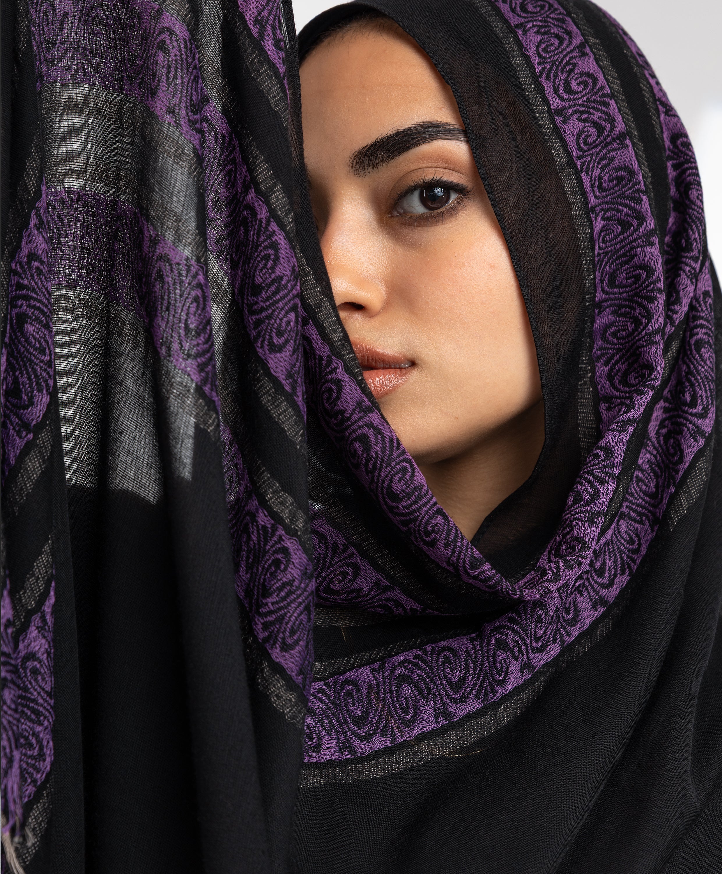 Midnight Linen Scarf - Image 2