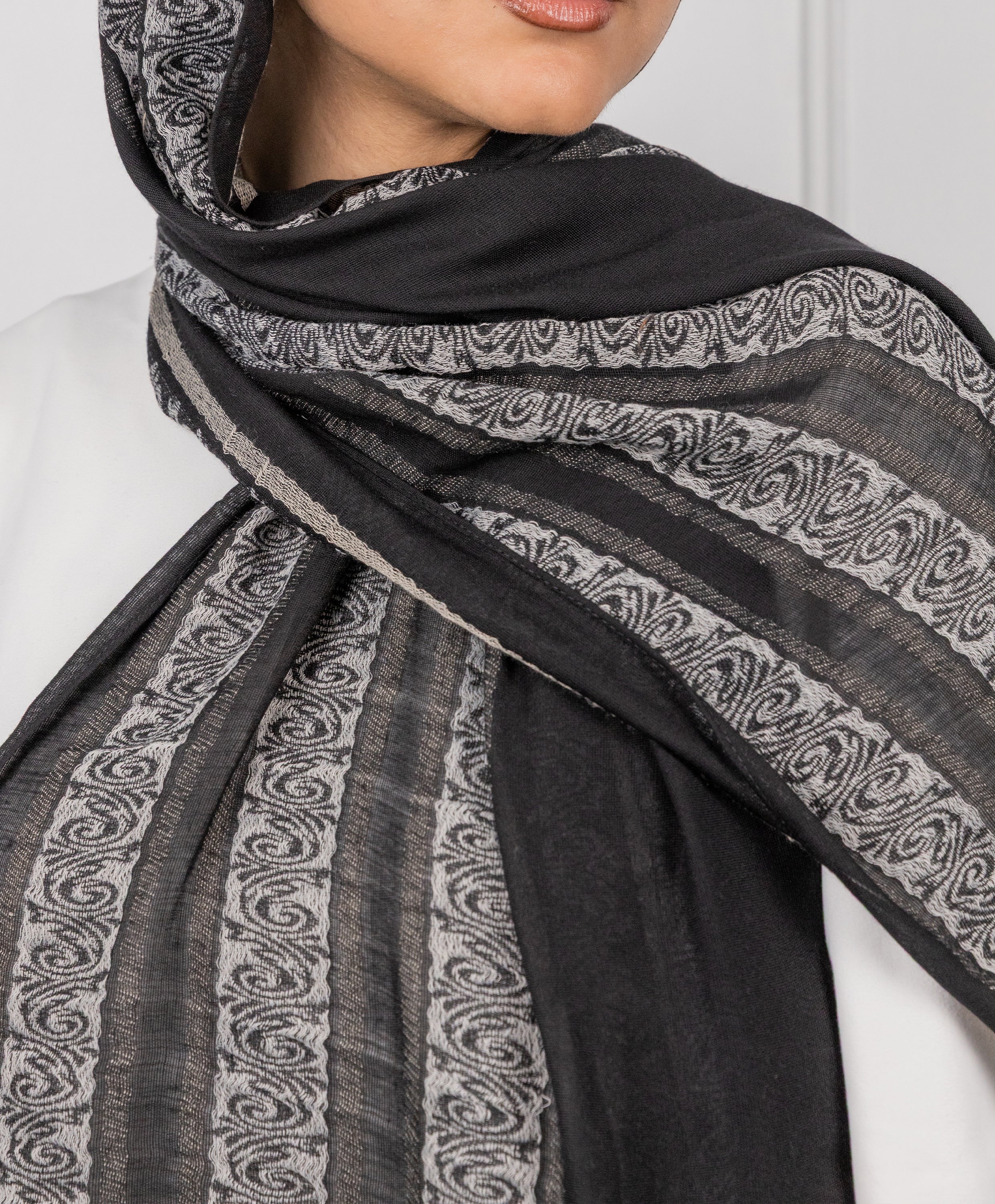 Midnight Linen Scarf - Image 5