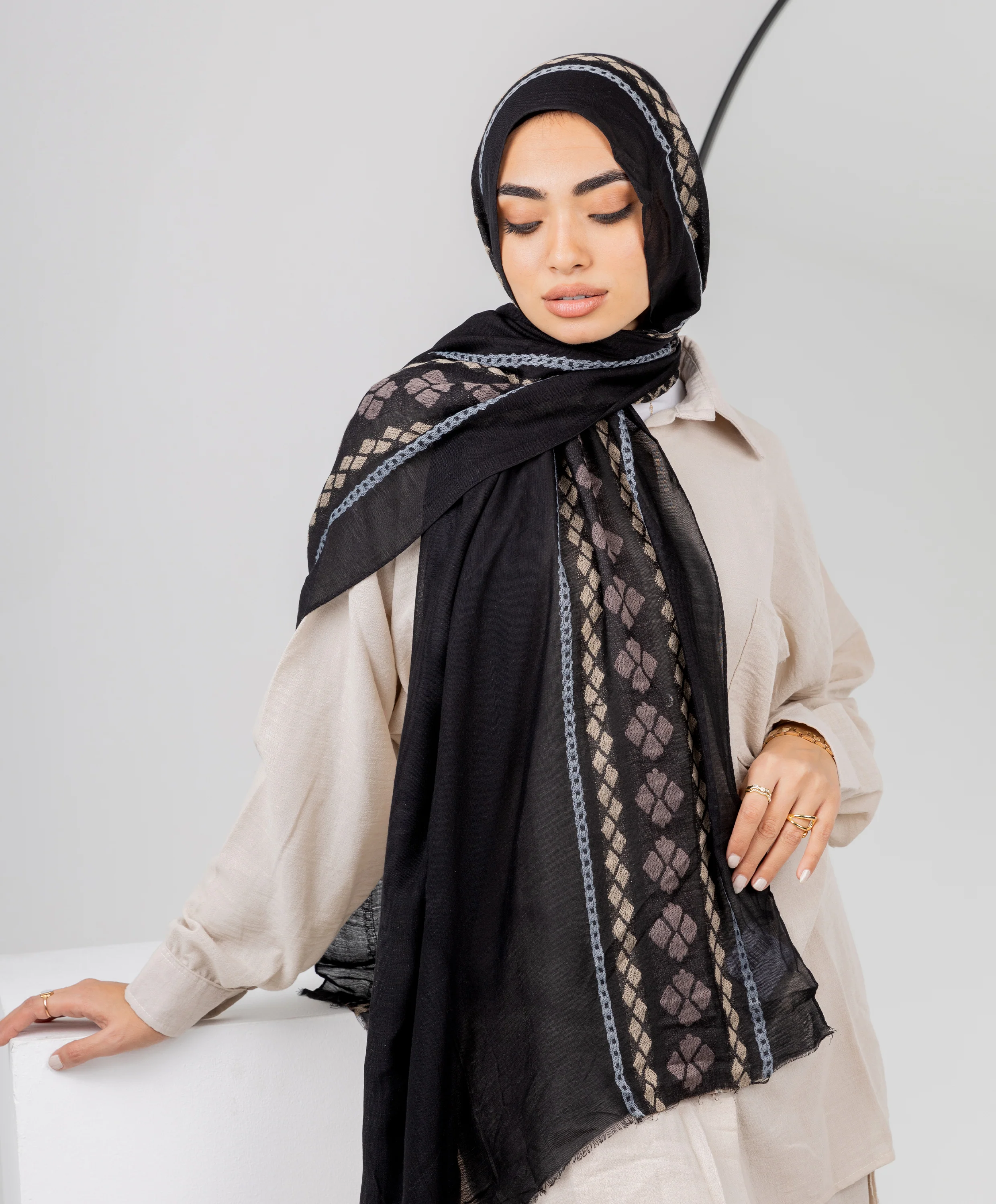 Night Glamour Scarf - Image 3