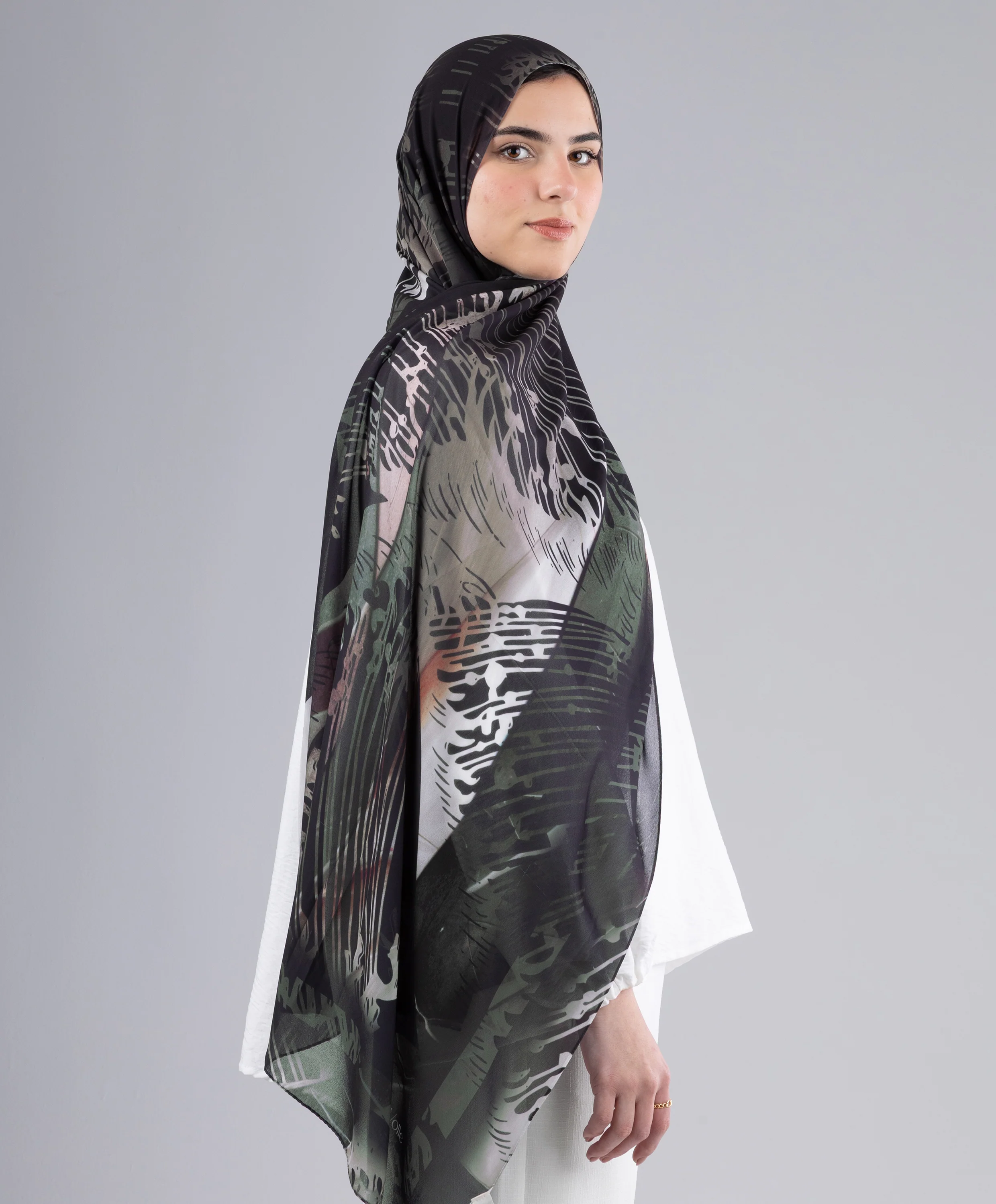 Noir Vert Chiffon Scarf - Image 3