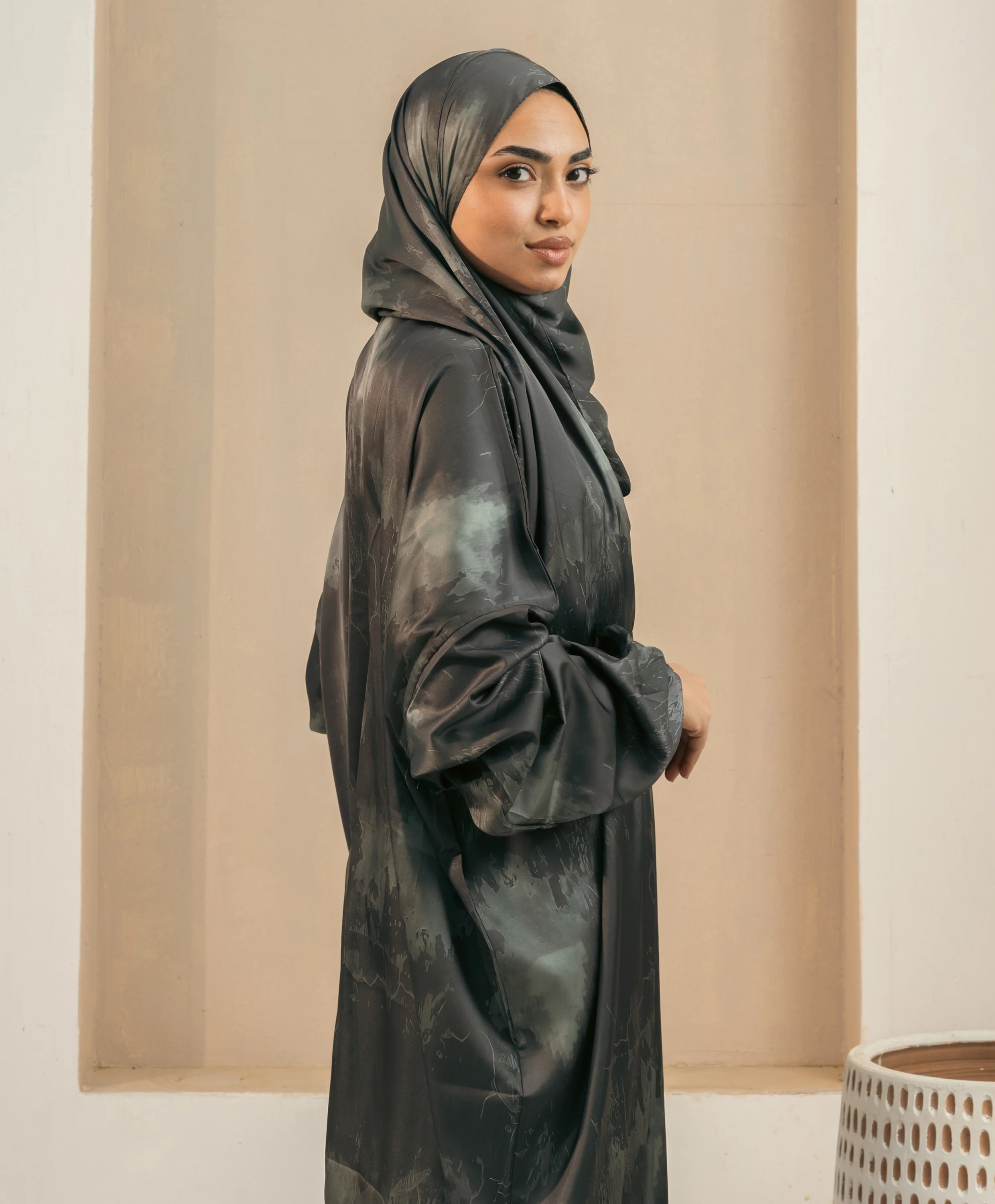Smokey Satin Isdal - Image 2